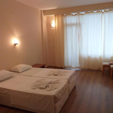 Hotel Seasons 2 Pantai Sunny Bagian luar foto