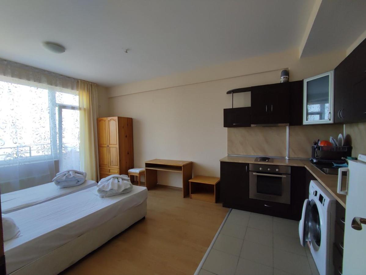 Hotel Seasons 2 Pantai Sunny Bagian luar foto