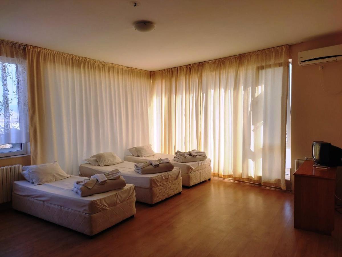 Hotel Seasons 2 Pantai Sunny Bagian luar foto