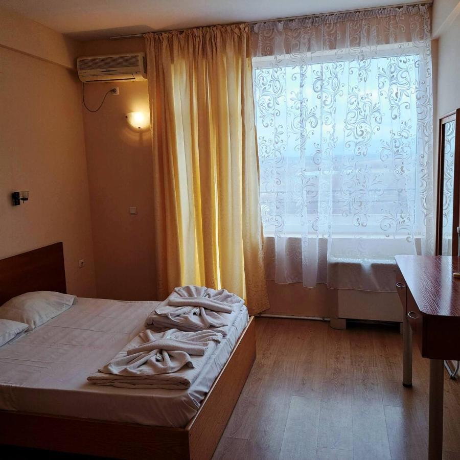 Hotel Seasons 2 Pantai Sunny Bagian luar foto