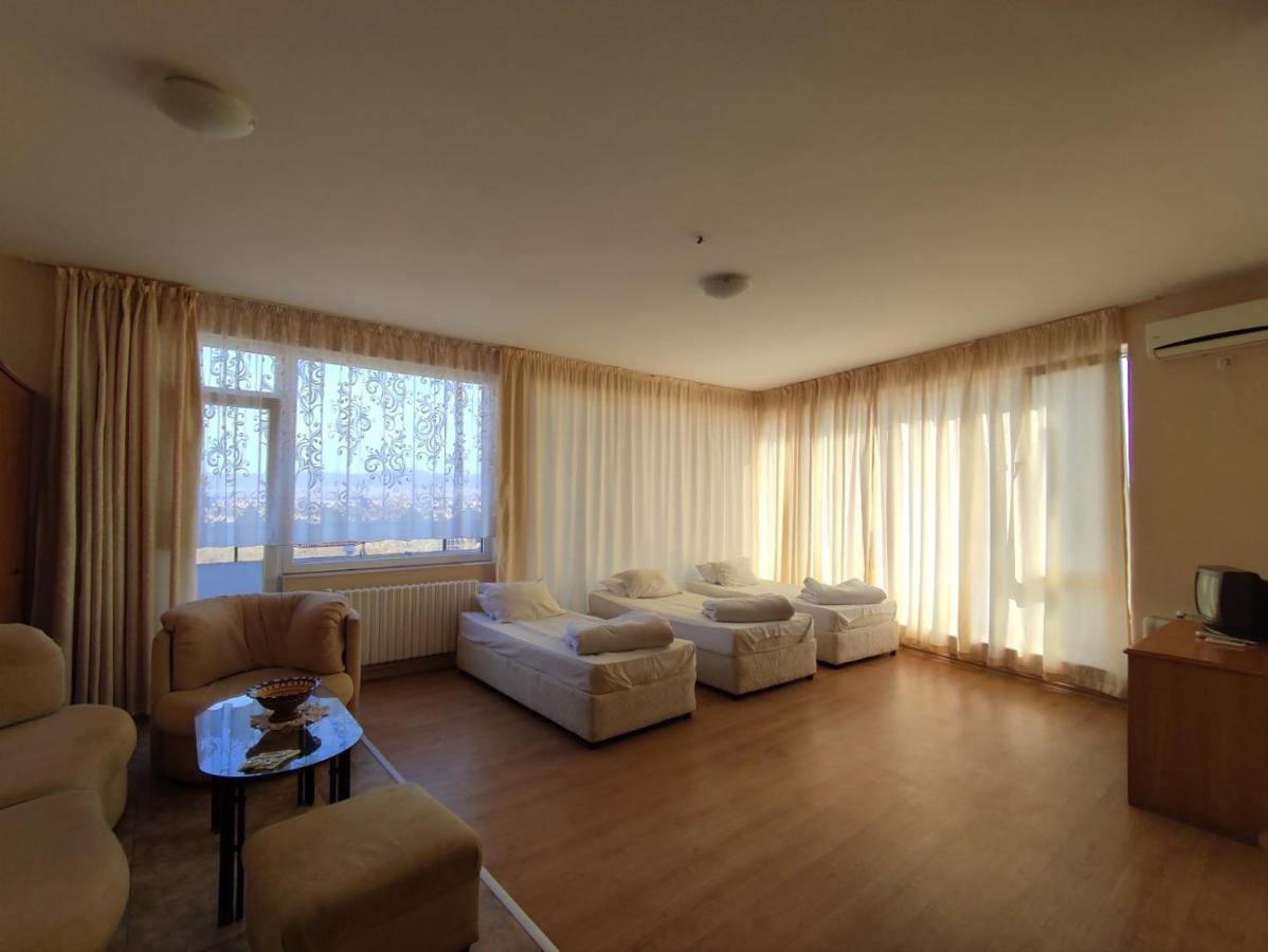 Hotel Seasons 2 Pantai Sunny Bagian luar foto