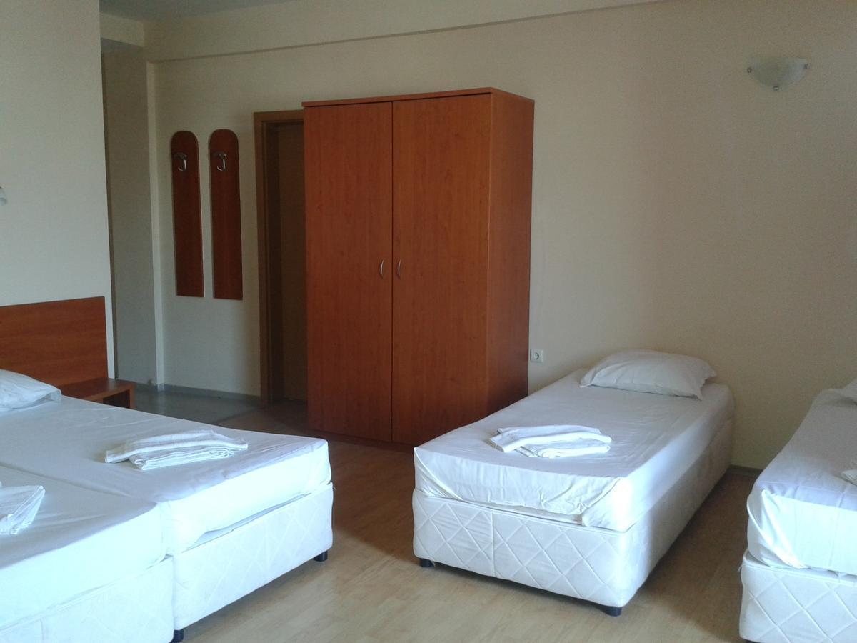 Hotel Seasons 2 Pantai Sunny Bagian luar foto
