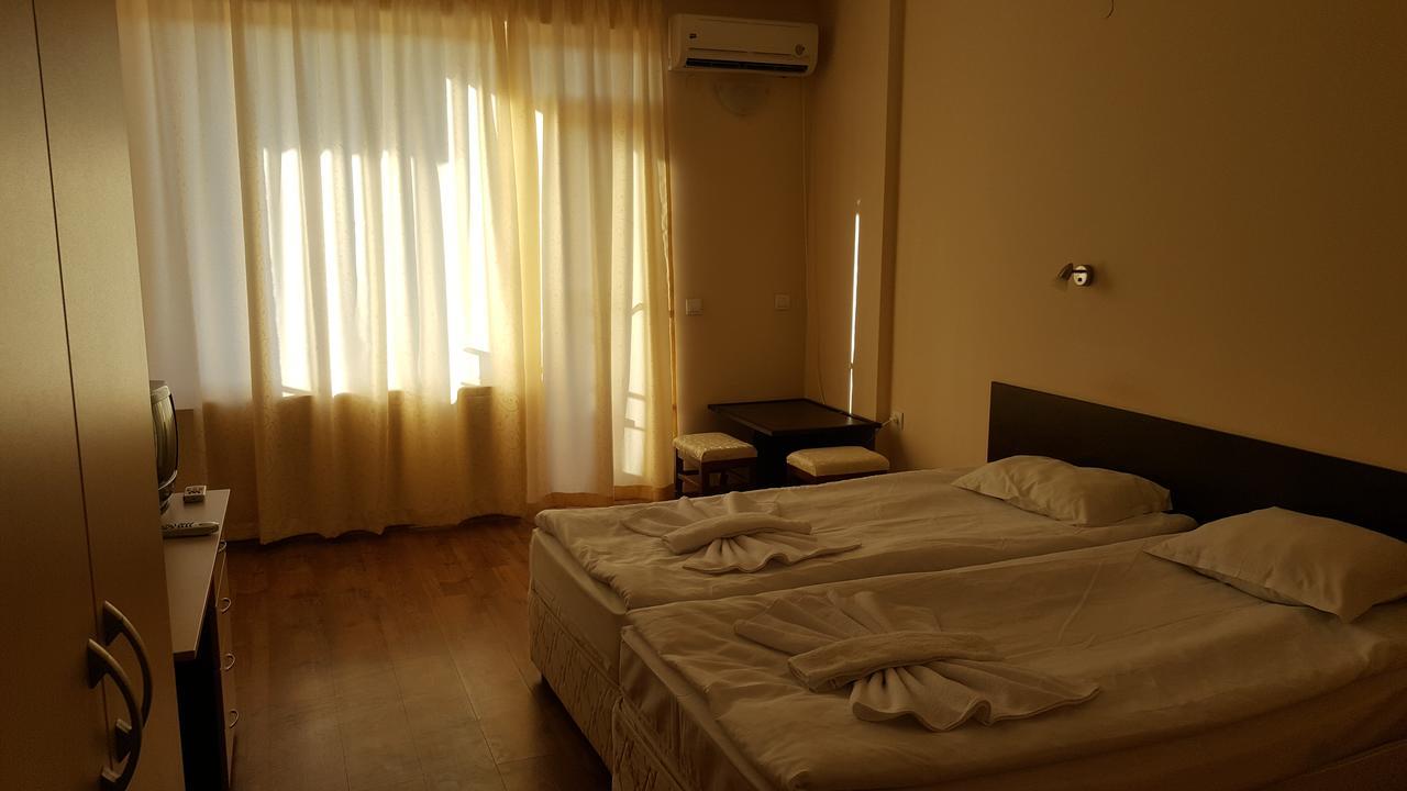 Hotel Seasons 2 Pantai Sunny Bagian luar foto