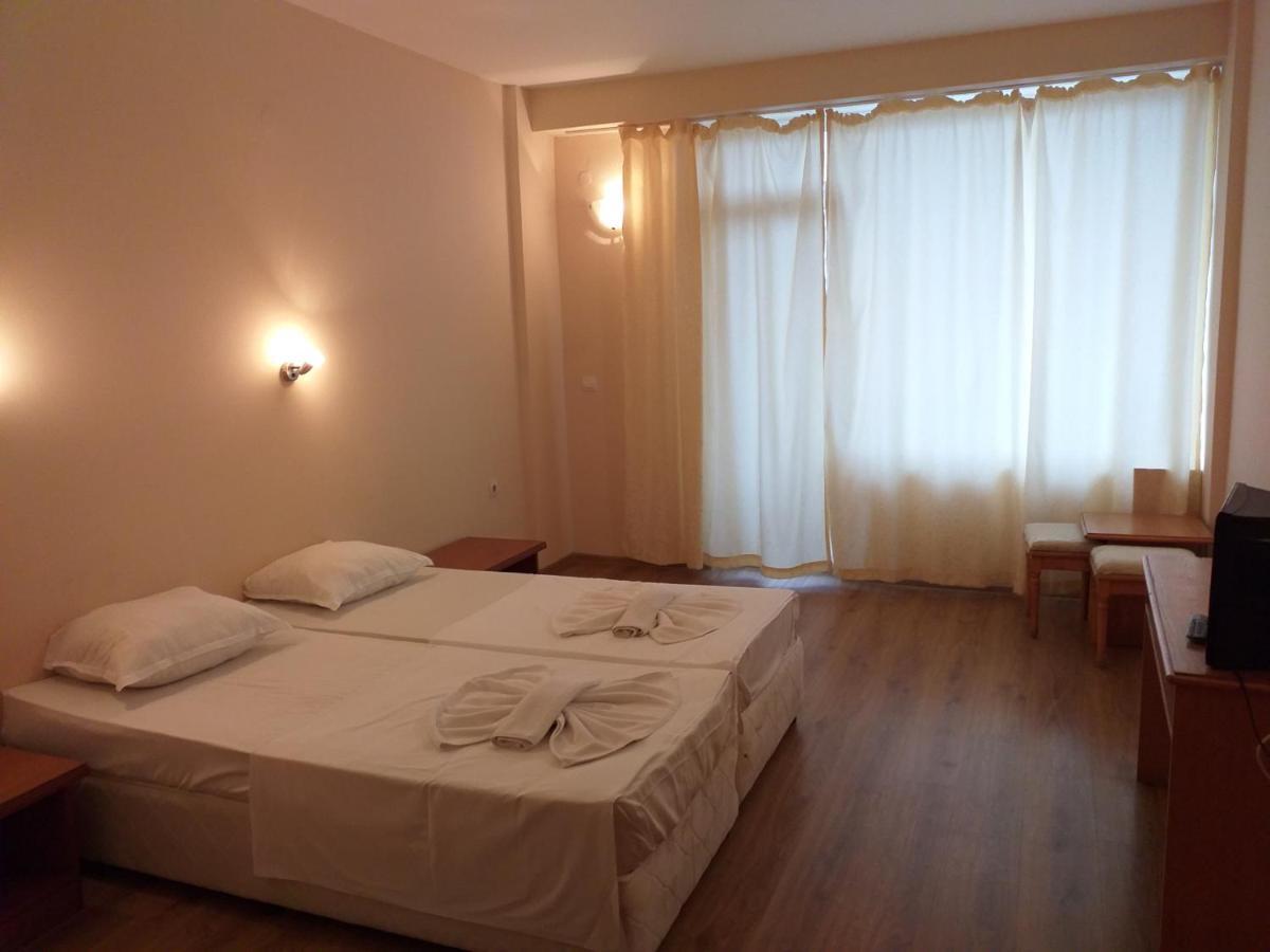 Hotel Seasons 2 Pantai Sunny Bagian luar foto