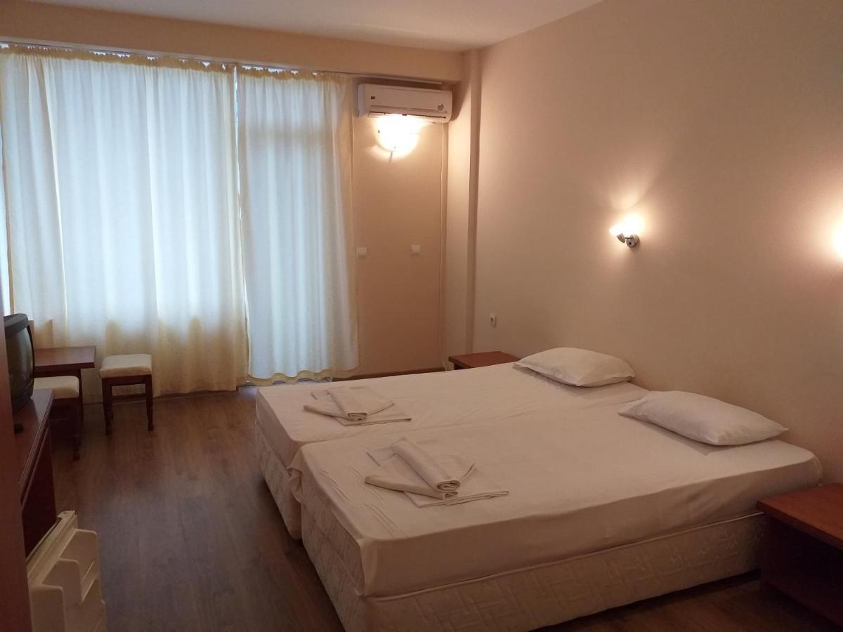 Hotel Seasons 2 Pantai Sunny Bagian luar foto